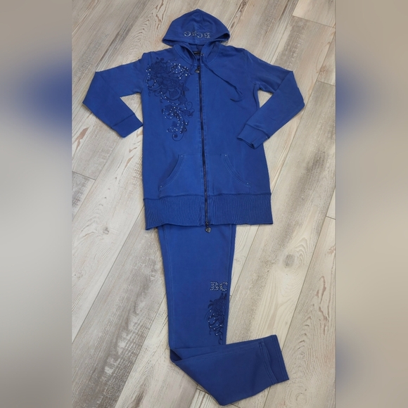 BCBGMaxAzria Pants - "Y2K" BCBGMaxAzria Sapphire Tracksuit with A Floral Design &  Embellishments
